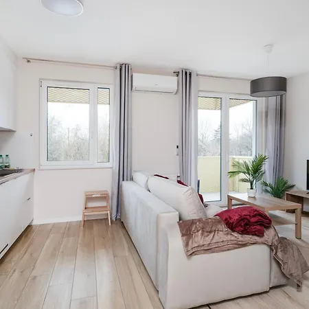 Moja Retkinia Superior By Bookinghost Appartement